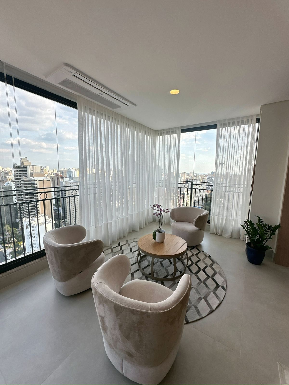 Imagem Apartamento com 3 Quartos à Venda, 256 m²em Cambuí - Campinas Imagem Apartamento com 3 Quartos à Venda, 256 m²em Cambuí - Campinas