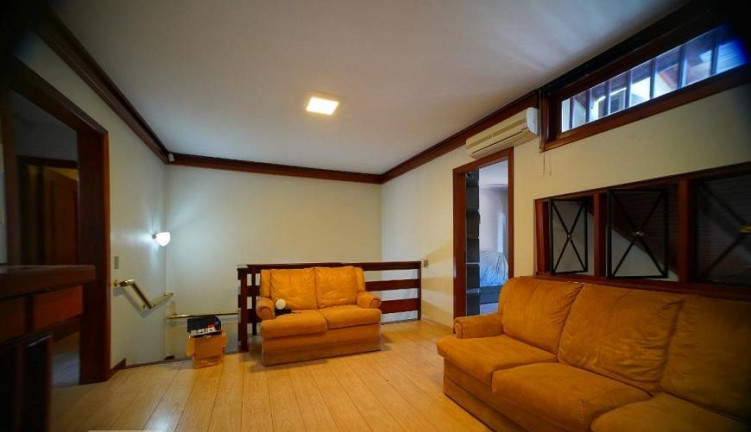 Imagem Casa com 4 Quartos à Venda, 324 m² em Jardim Lindóia - Porto Alegre