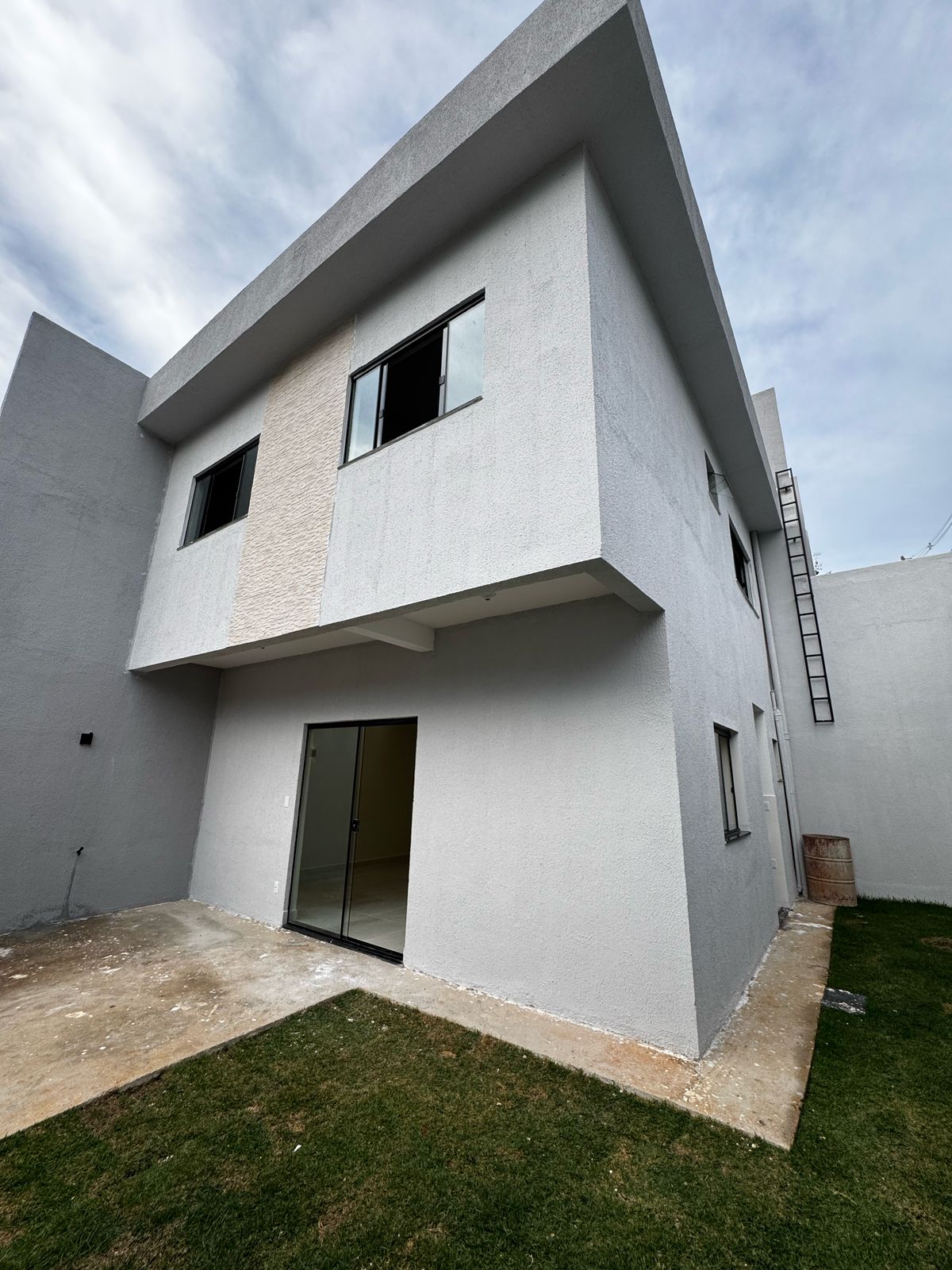 Imagem Casa com 3 Quartos à Venda, 89 m² em Novo Centro - Santa Luzia Imagem Casa com 3 Quartos à Venda, 89 m² em Novo Centro - Santa Luzia