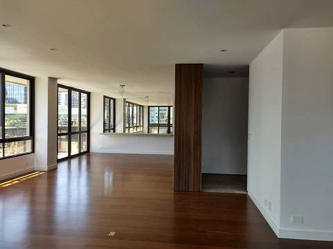 Apartamento com 3 Quartos para Alugar, 225 m²em Itaim Bibi - São Paulo