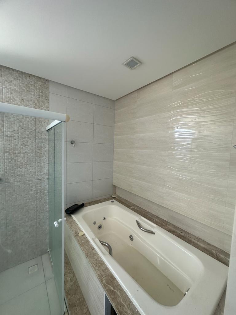 Imagem Casa de Condomínio com 5 Quartos à Venda ou Locação, 320 m²em Alphaville (Abrantes) - Camaçari