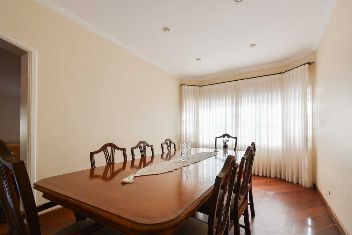 Imagem Casa com 4 Quartos à Venda, 450 m²em Caxingui - São Paulo