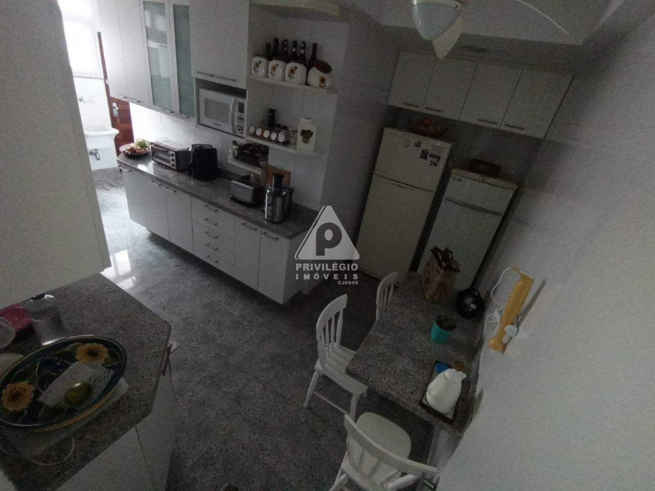 Imagem Apartamento com 3 Quartos à Venda, 195 m²em Copacabana - Rio de Janeiro Imagem Apartamento com 3 Quartos à Venda, 195 m²em Copacabana - Rio de Janeiro