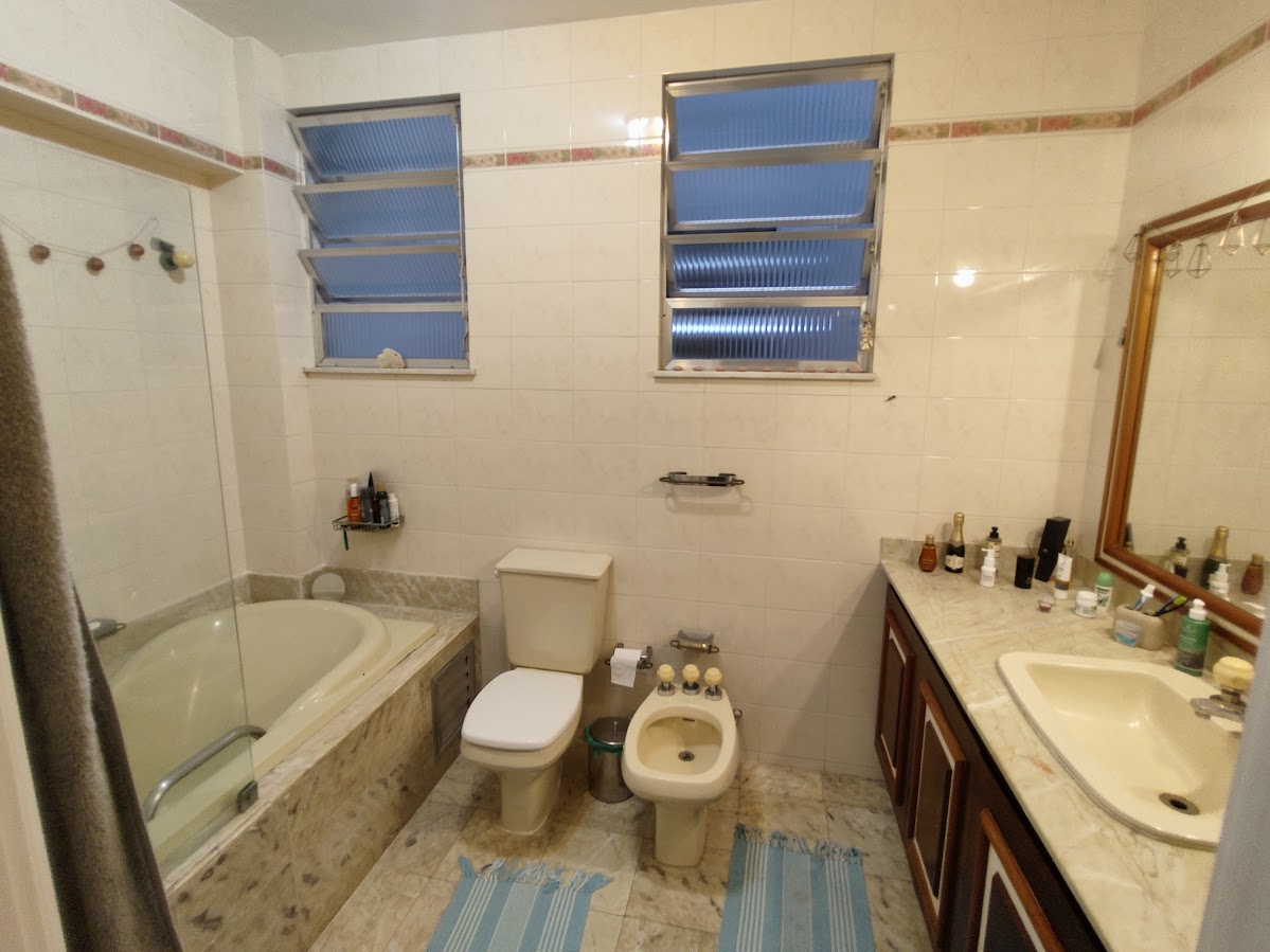Imagem Apartamento com 3 Quartos à Venda, 165 m²em Copacabana - Rio de Janeiro Imagem Apartamento com 3 Quartos à Venda, 165 m²em Copacabana - Rio de Janeiro