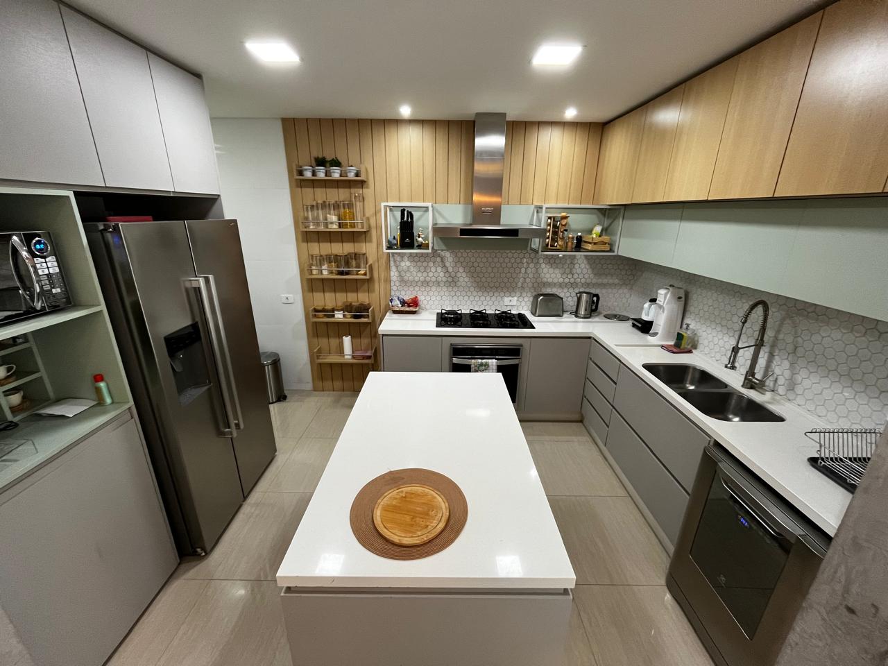 Imagem Casa com 3 Quartos à Venda, 265 m²em Abranches - Curitiba Imagem Casa com 3 Quartos à Venda, 265 m²em Abranches - Curitiba