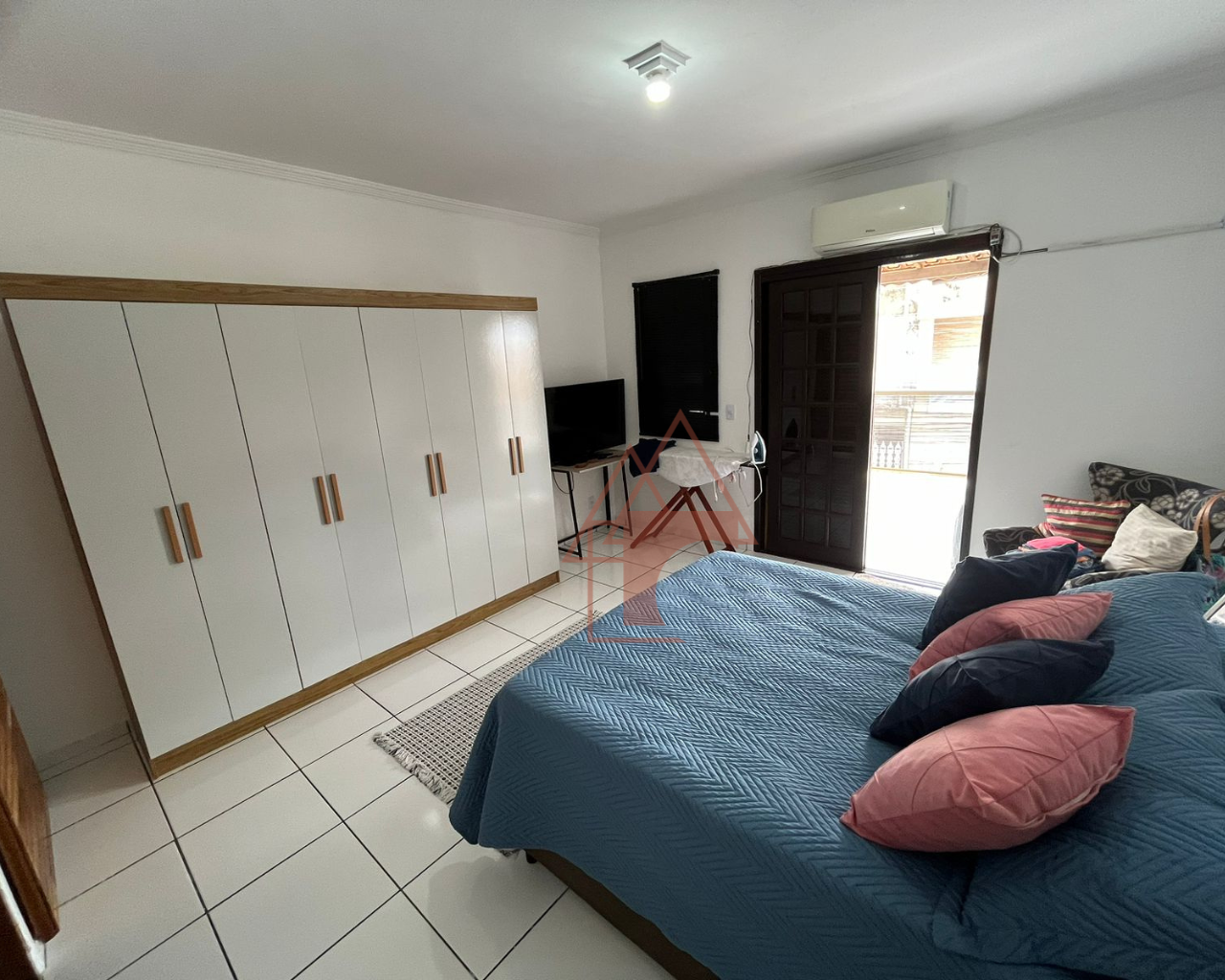 Imagem Sobrado com 2 Quartos à Venda, 256 m² em Vila São Benedito - Cubatão