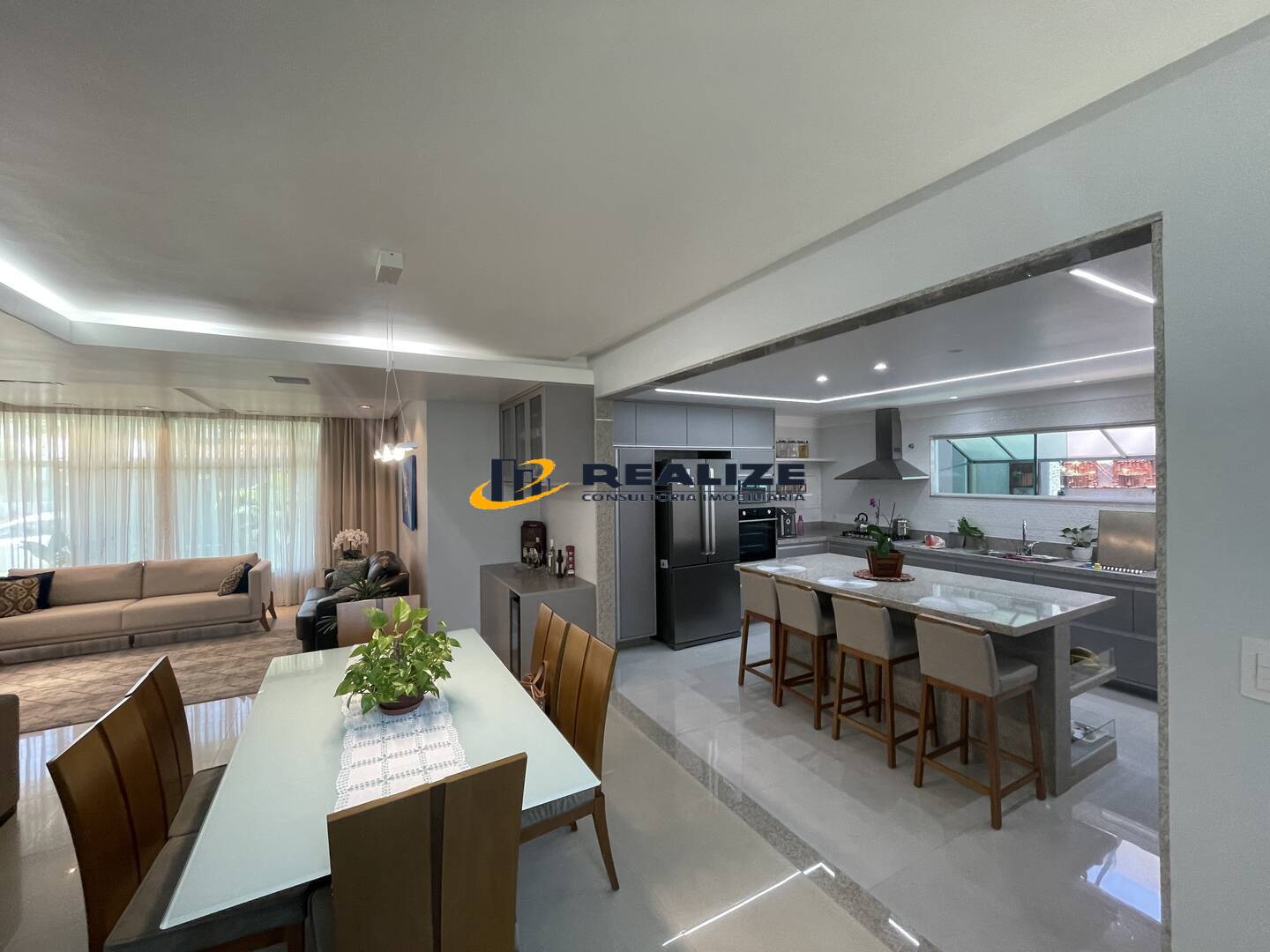 Imagem Casa com 4 Quartos à Venda, 360 m²em Parque Turf Club - Campos dos Goytacazes Imagem Casa com 4 Quartos à Venda, 360 m²em Parque Turf Club - Campos dos Goytacazes