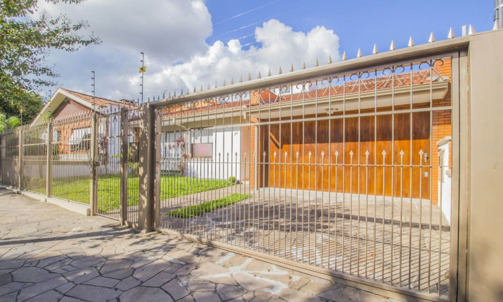 Imagem Casa com 3 Quartos à Venda, 246 m² em Jardim Lindóia - Porto Alegre