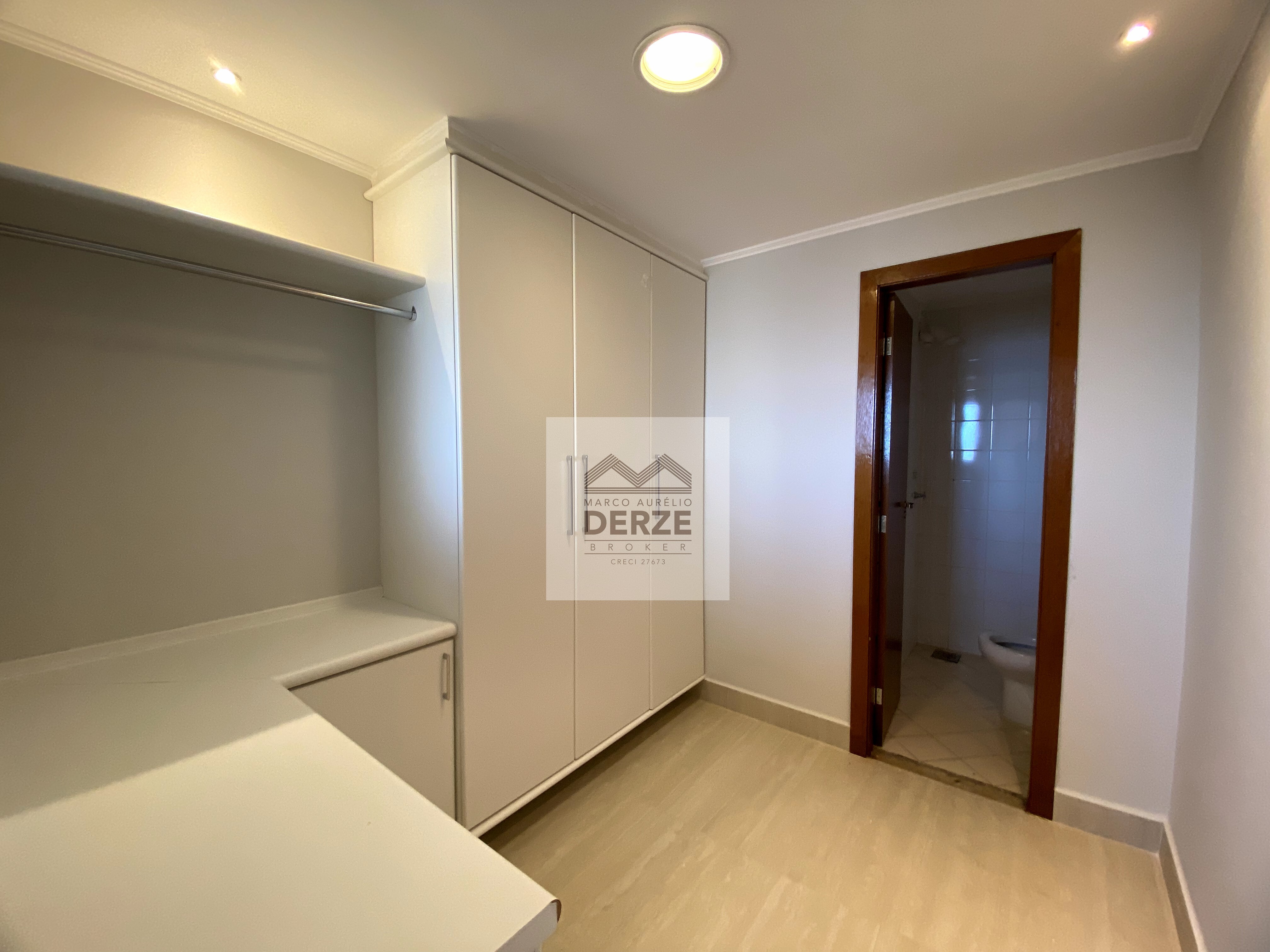 Imagem Apartamento com 4 Quartos à Venda, 165 m²em Fundinho - Uberlândia