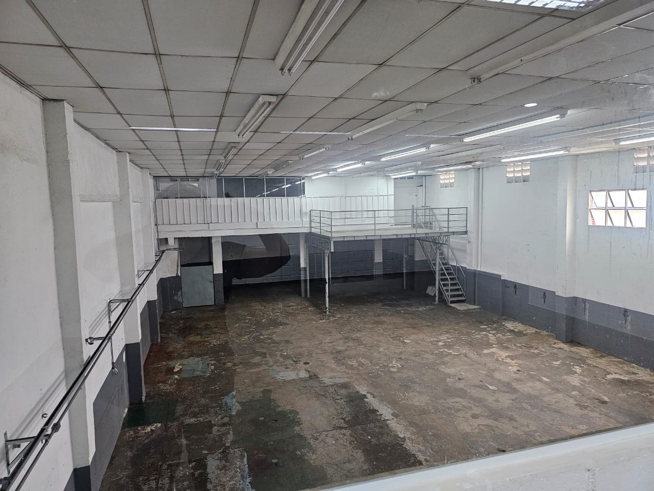 Imagem Galpão para Alugar, 600 m² em Vila Anastácio - São Paulo Imagem Galpão para Alugar, 600 m² em Vila Anastácio - São Paulo