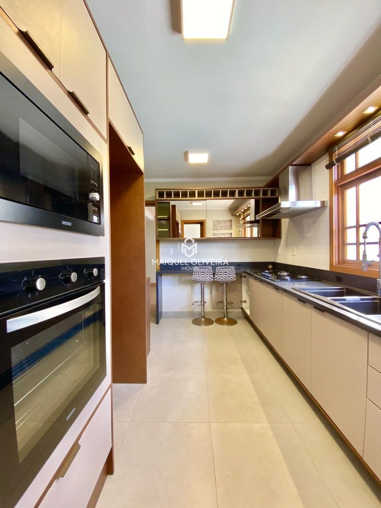 Imagem Casa de Condomínio com 4 Quartos para Alugar, 362 m²em Tomazetti - Santa Maria