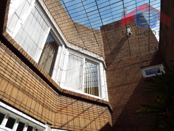 Imagem Casa com 4 Quartos à Venda, 315 m² em Centro - Pelotas