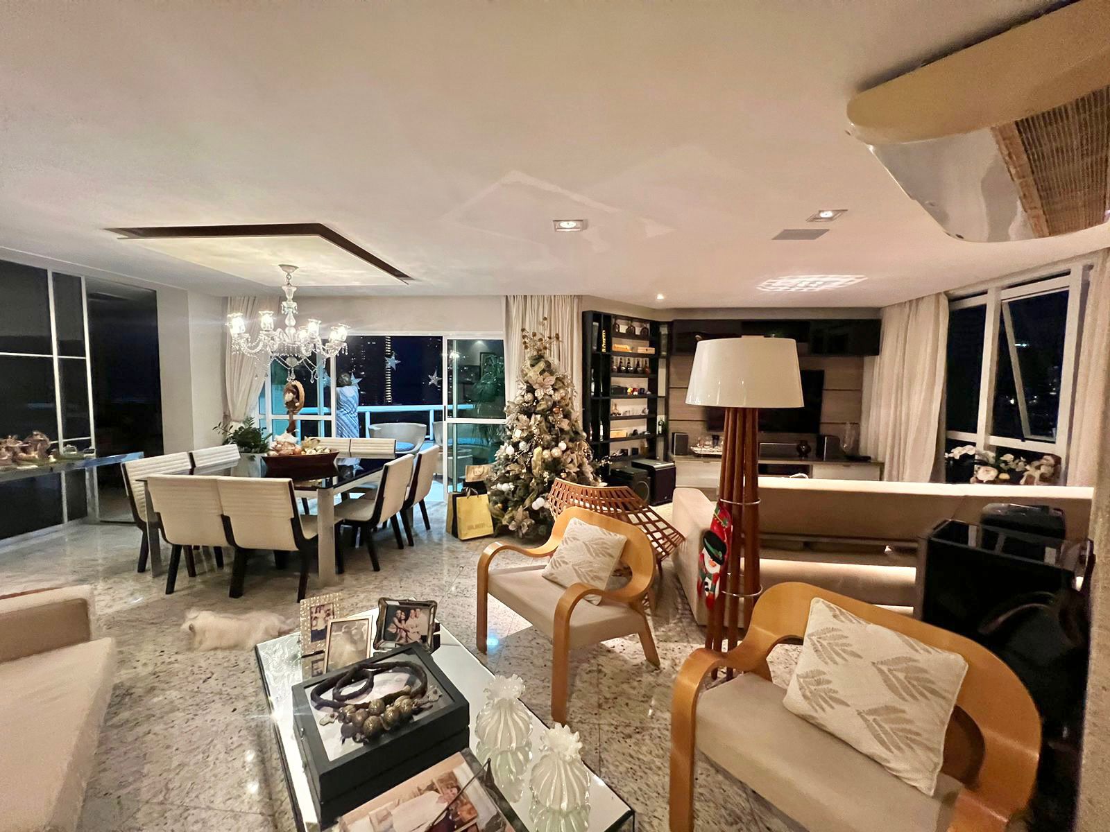 Imagem Apartamento com 4 Quartos à Venda, 197 m²em Umarizal - Belém