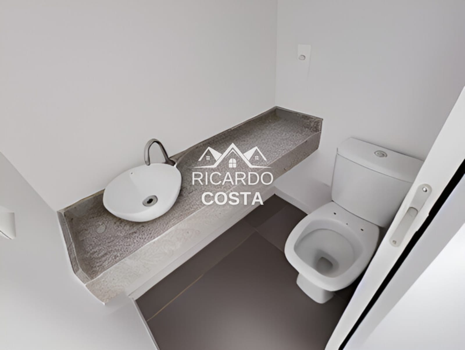 Imagem Cobertura com 2 Quartos à Venda ou Locação, 190 m² em Humaitá - Rio de Janeiro