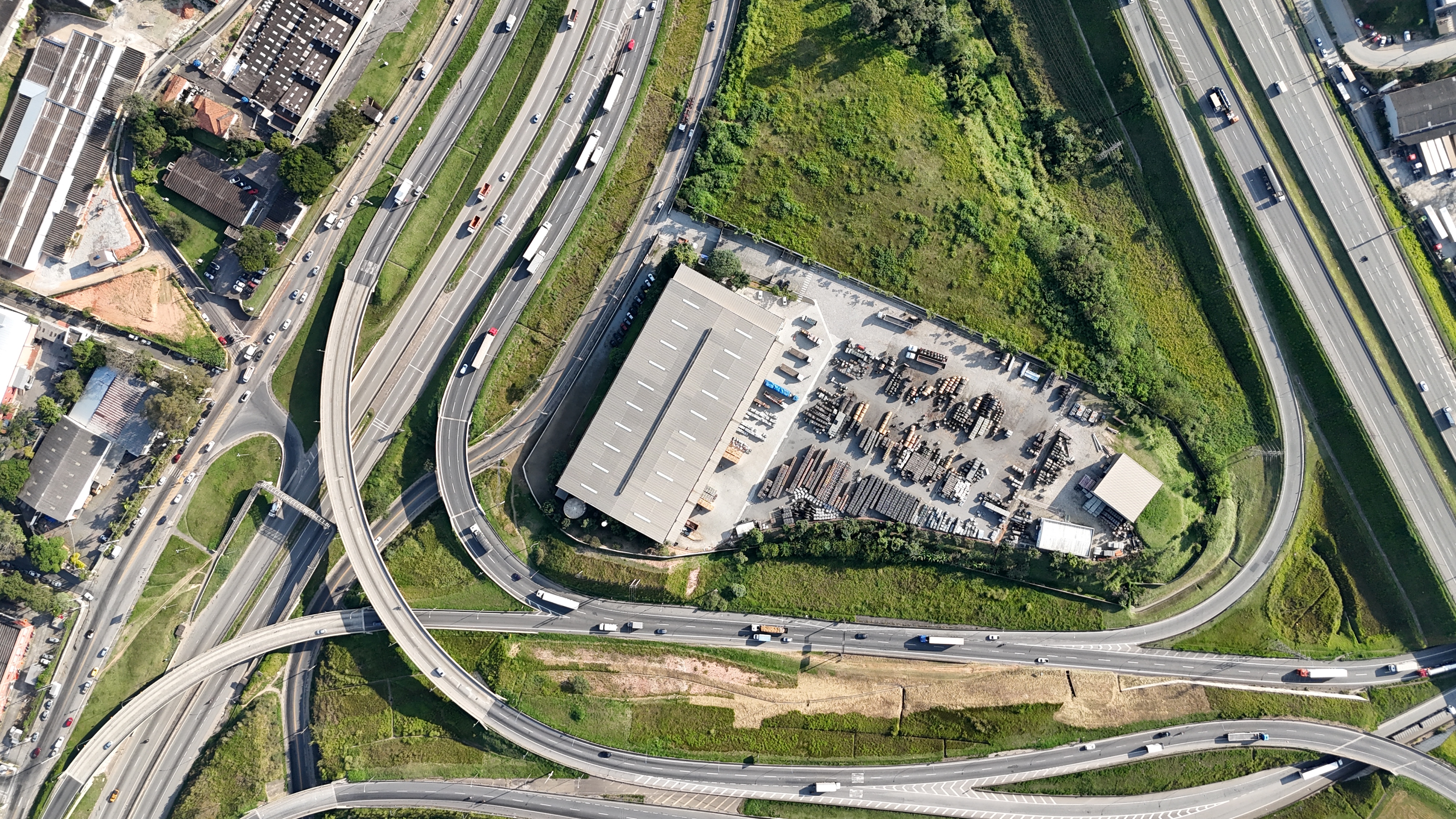 Imagem Galpão para Alugar, 7.600 m² em Jardim Vista Alegre - Embu das Artes