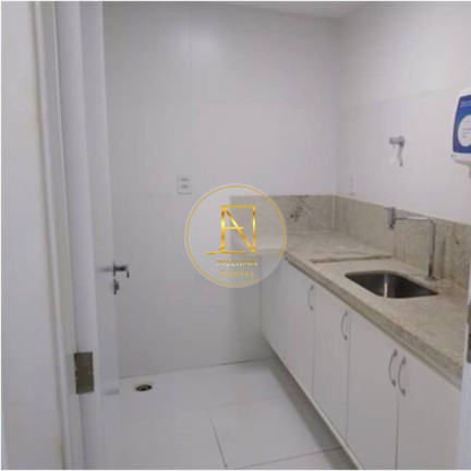 Sala Comercial à Venda, 211 m² em Caminho das Árvores - Salvador