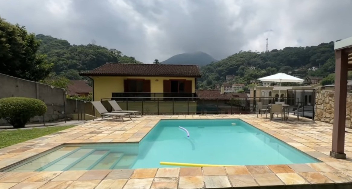 Imagem Casa com 4 Quartos à Venda, 441 m² em Castelanea - Petrópolis Imagem Casa com 4 Quartos à Venda, 441 m² em Castelanea - Petrópolis