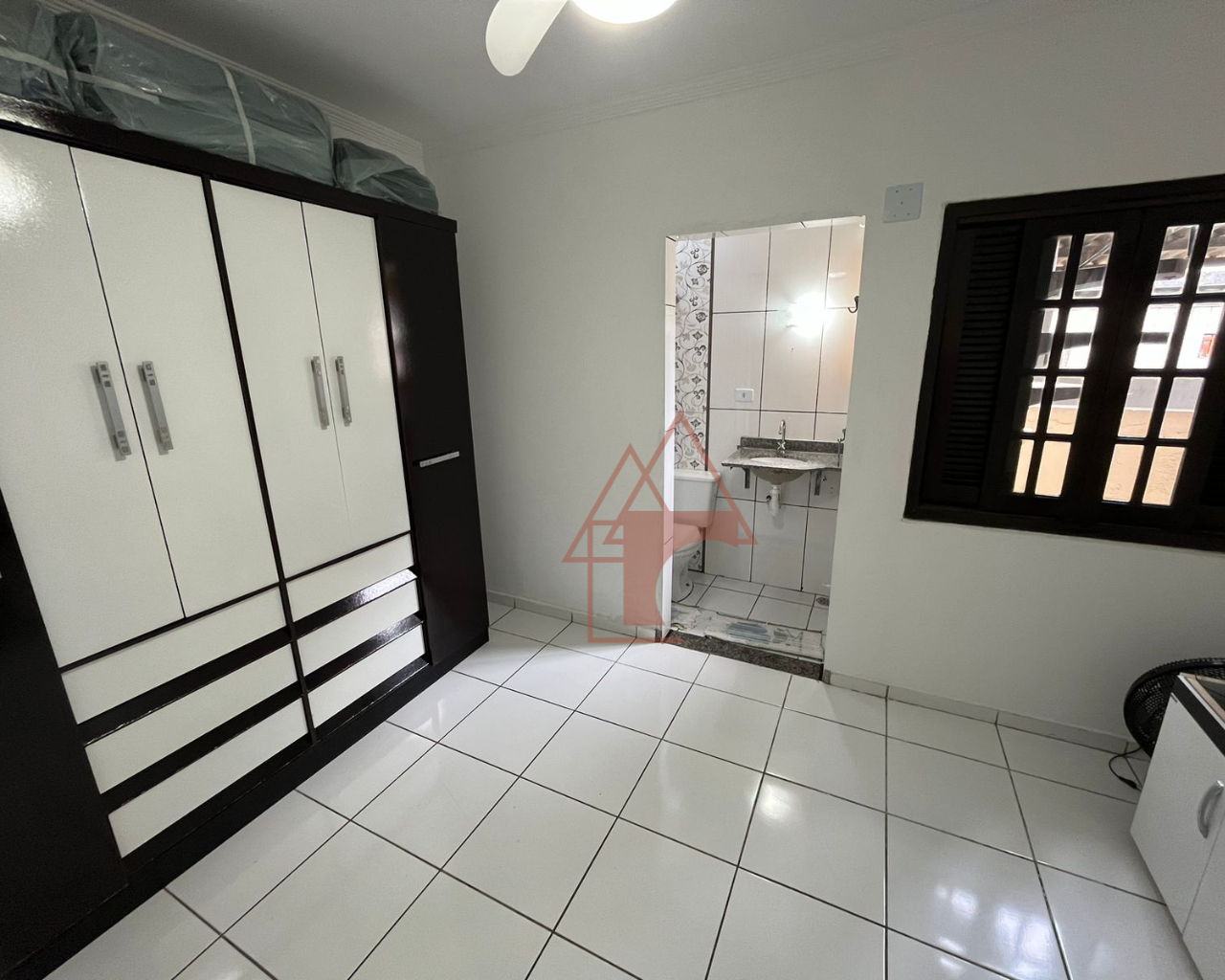 Imagem Sobrado com 2 Quartos à Venda, 256 m² em Vila São Benedito - Cubatão