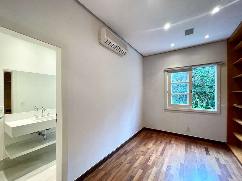 Imagem Casa com 6 Quartos à Venda ou Locação, 721 m²em Palos Verdes - Carapicuíba