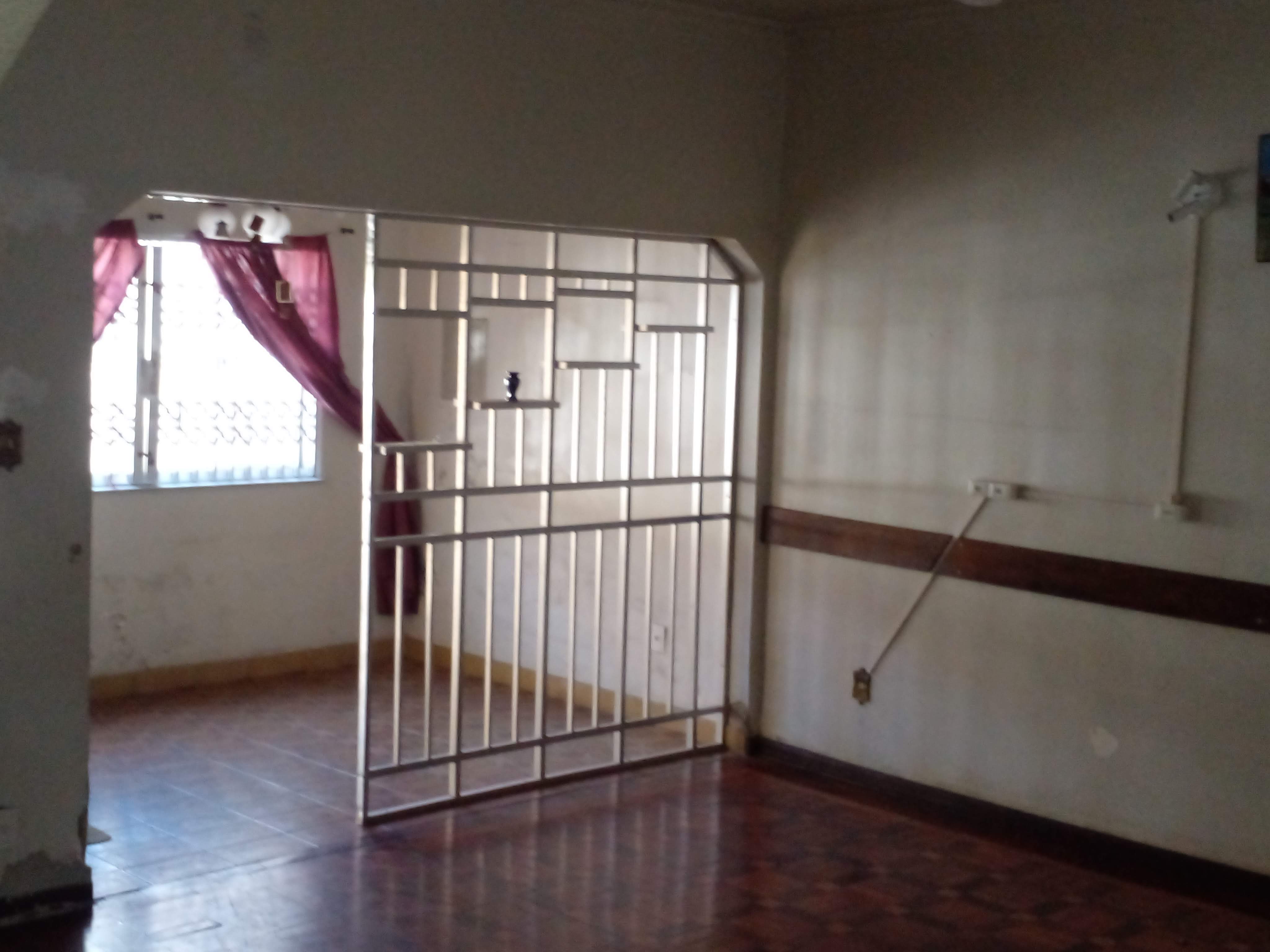 Imagem Sobrado com 3 Quartos à Venda, 254 m²em Centro - Mogi das Cruzes