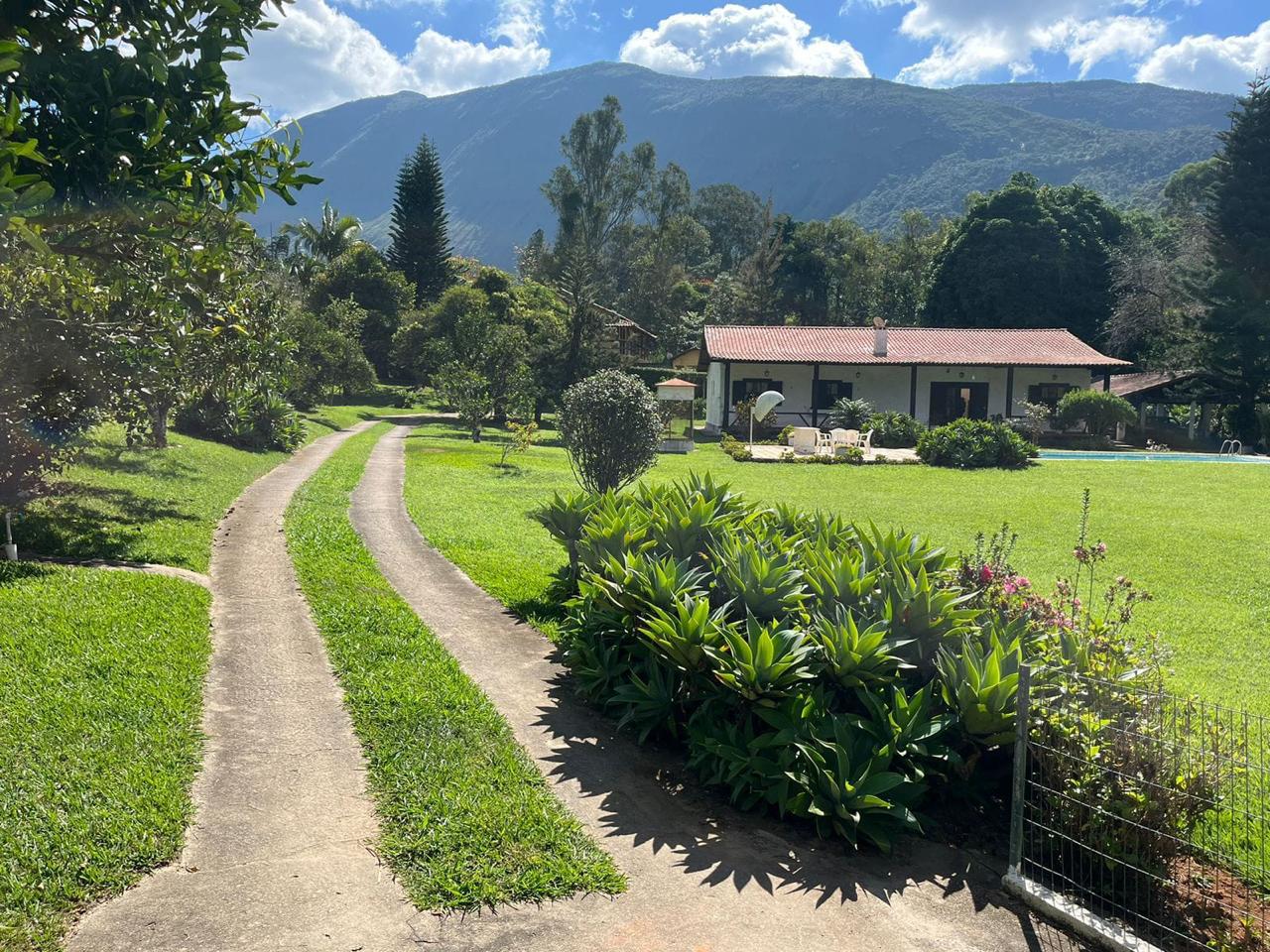 Imagem Chácara com 5 Quartos à Venda, 299 m² em - Petrópolis Imagem Chácara com 5 Quartos à Venda, 299 m² em - Petrópolis