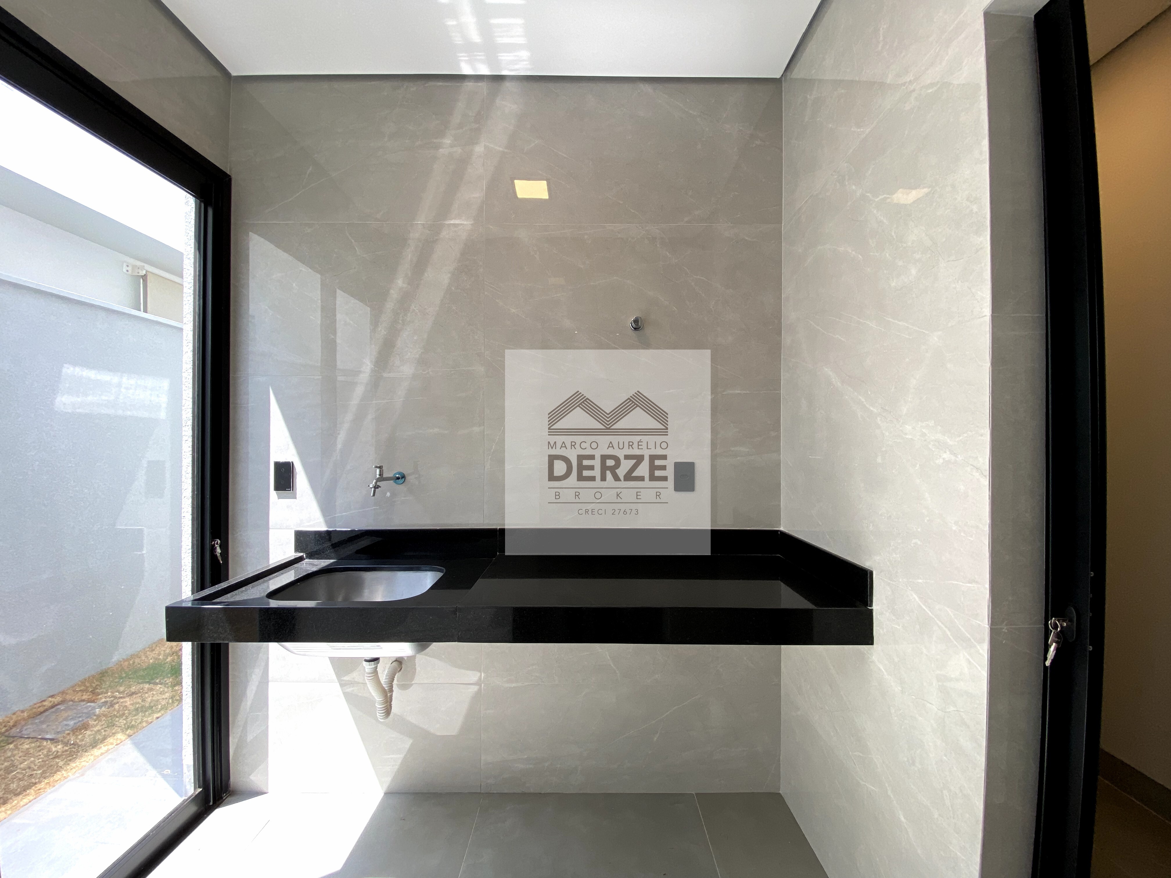 Imagem Casa com 3 Quartos à Venda, 256 m²em Jardim Botânico - Uberlândia