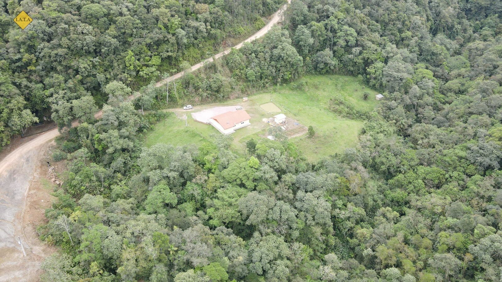 Imagem Chácara com 2 Quartos à Venda, 20.000 m² em Capivaras Alta - Grão Pará Imagem Chácara com 2 Quartos à Venda, 20.000 m² em Capivaras Alta - Grão Pará