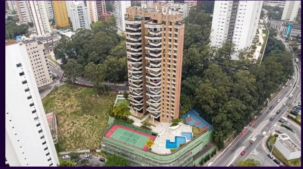 Apartamento com 3 Quartos à Venda, 213 m²em Vila Suzana - São Paulo