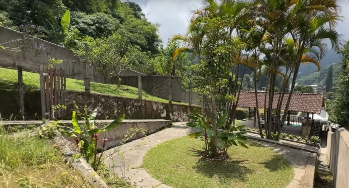Imagem Casa com 4 Quartos à Venda, 441 m² em Castelanea - Petrópolis Imagem Casa com 4 Quartos à Venda, 441 m² em Castelanea - Petrópolis