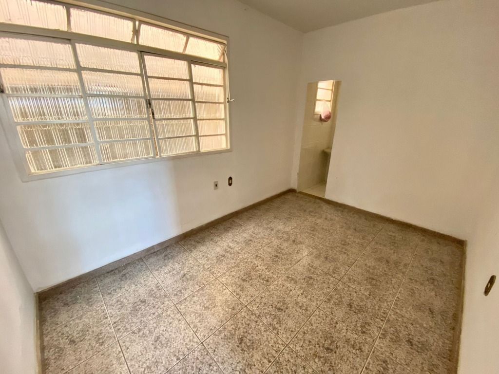 Imagem Casa com 2 Quartos à Venda, 110 m² em Planalto - Belo Horizonte