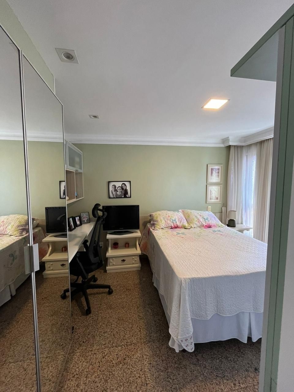 Imagem Apartamento com 4 Quartos à Venda, 175 m²em Meireles - Fortaleza Imagem Apartamento com 4 Quartos à Venda, 175 m²em Meireles - Fortaleza