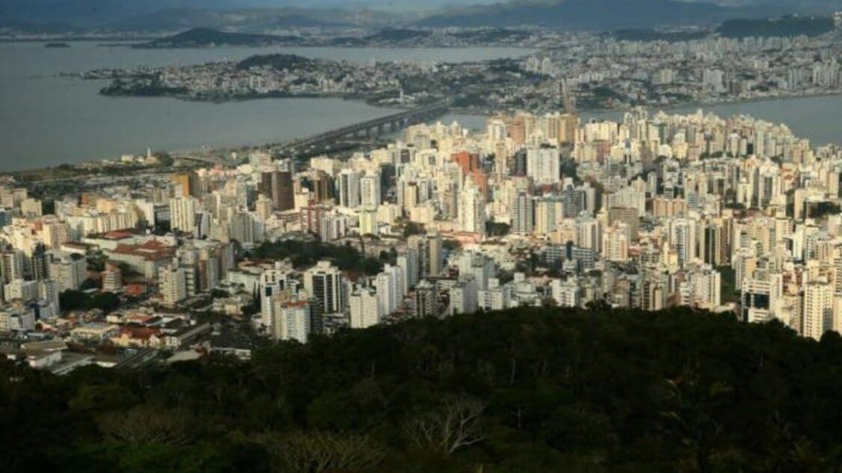 Imagem Apartamento com 2 Quartos à Venda, 105 m² em Centro - Florianópolis Imagem Apartamento com 2 Quartos à Venda, 105 m² em Centro - Florianópolis