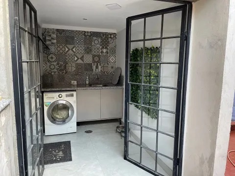Imagem Casa com 4 Quartos à Venda, 206 m²em Jardim da Saúde - São Paulo