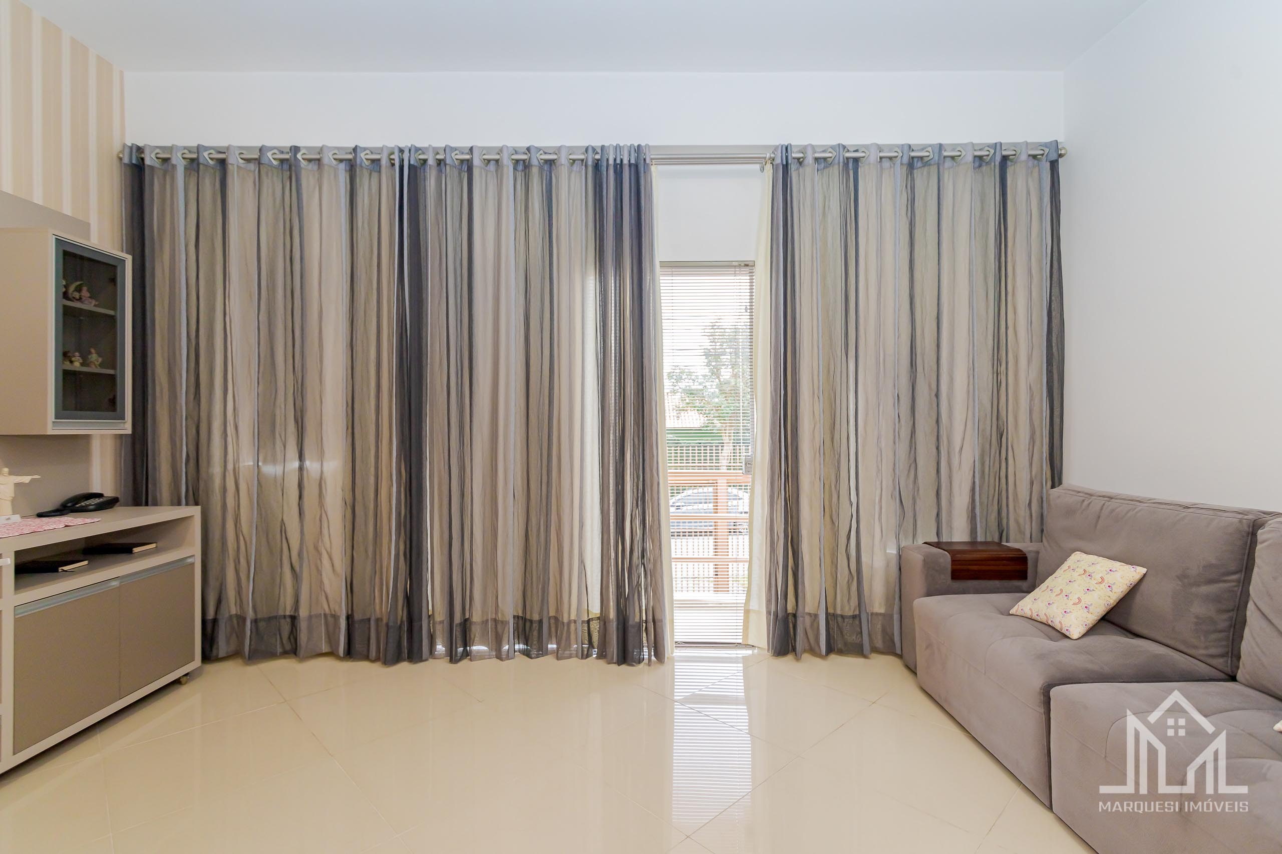 Imagem Casa com 3 Quartos à Venda, 241 m²em Guabirotuba - Curitiba