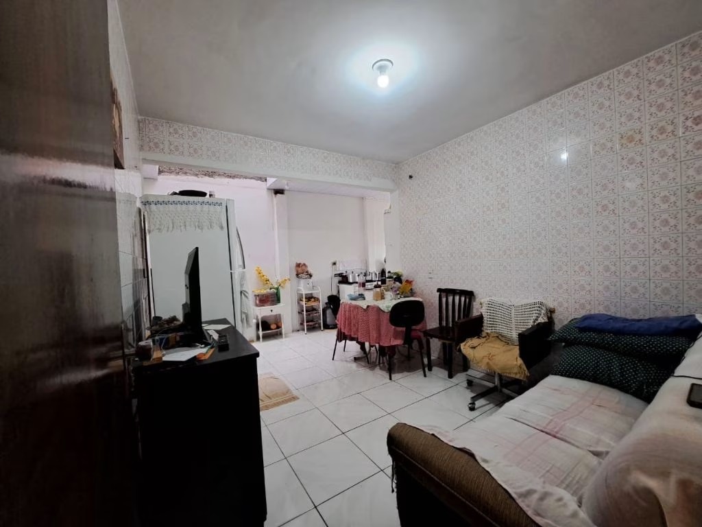 Imagem Casa com 3 Quartos à Venda, 109 m² em Novo Mundo - Curitiba Imagem Casa com 3 Quartos à Venda, 109 m² em Novo Mundo - Curitiba