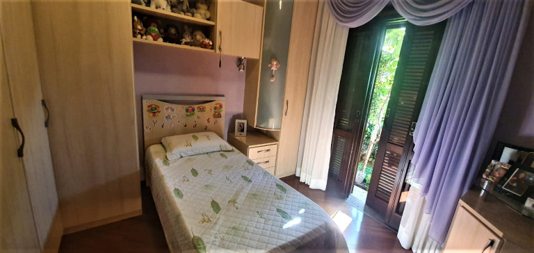 Imagem Casa com 3 Quartos à Venda, 223 m² em Novo Mundo - Curitiba Imagem Casa com 3 Quartos à Venda, 223 m² em Novo Mundo - Curitiba