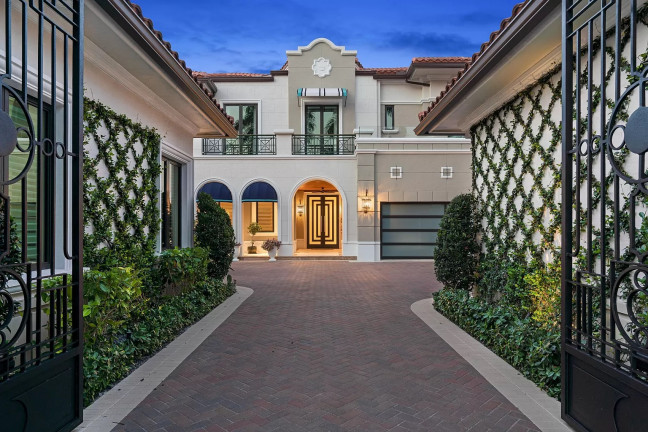 Imagem Casa com 6 Quartos à Venda ou Locação, 2.000 m²em Alphaville Residencial Dois - Barueri Imagem Casa com 6 Quartos à Venda ou Locação, 2.000 m²em Alphaville Residencial Dois - Barueri