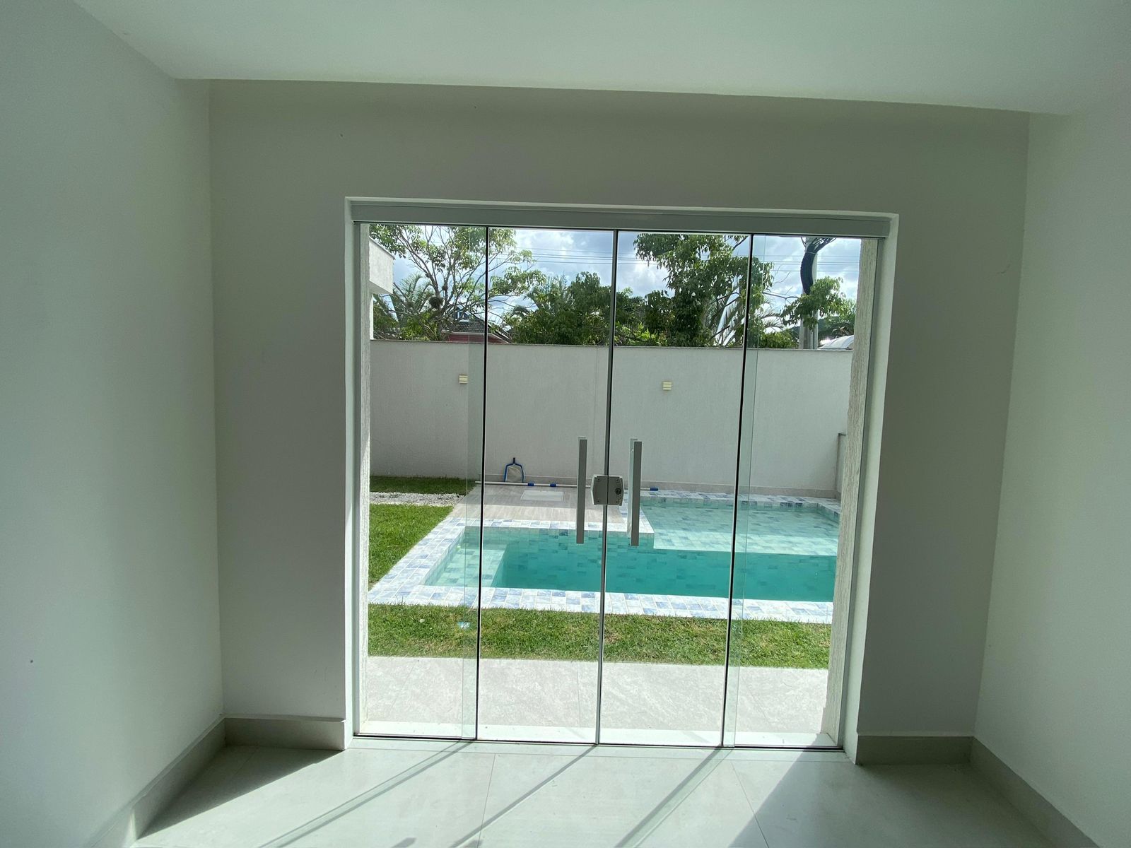 Imagem Casa de Condomínio com 4 Quartos à Venda, 220 m² em Vargem Pequena - Rio de Janeiro Imagem Casa de Condomínio com 4 Quartos à Venda, 220 m² em Vargem Pequena - Rio de Janeiro