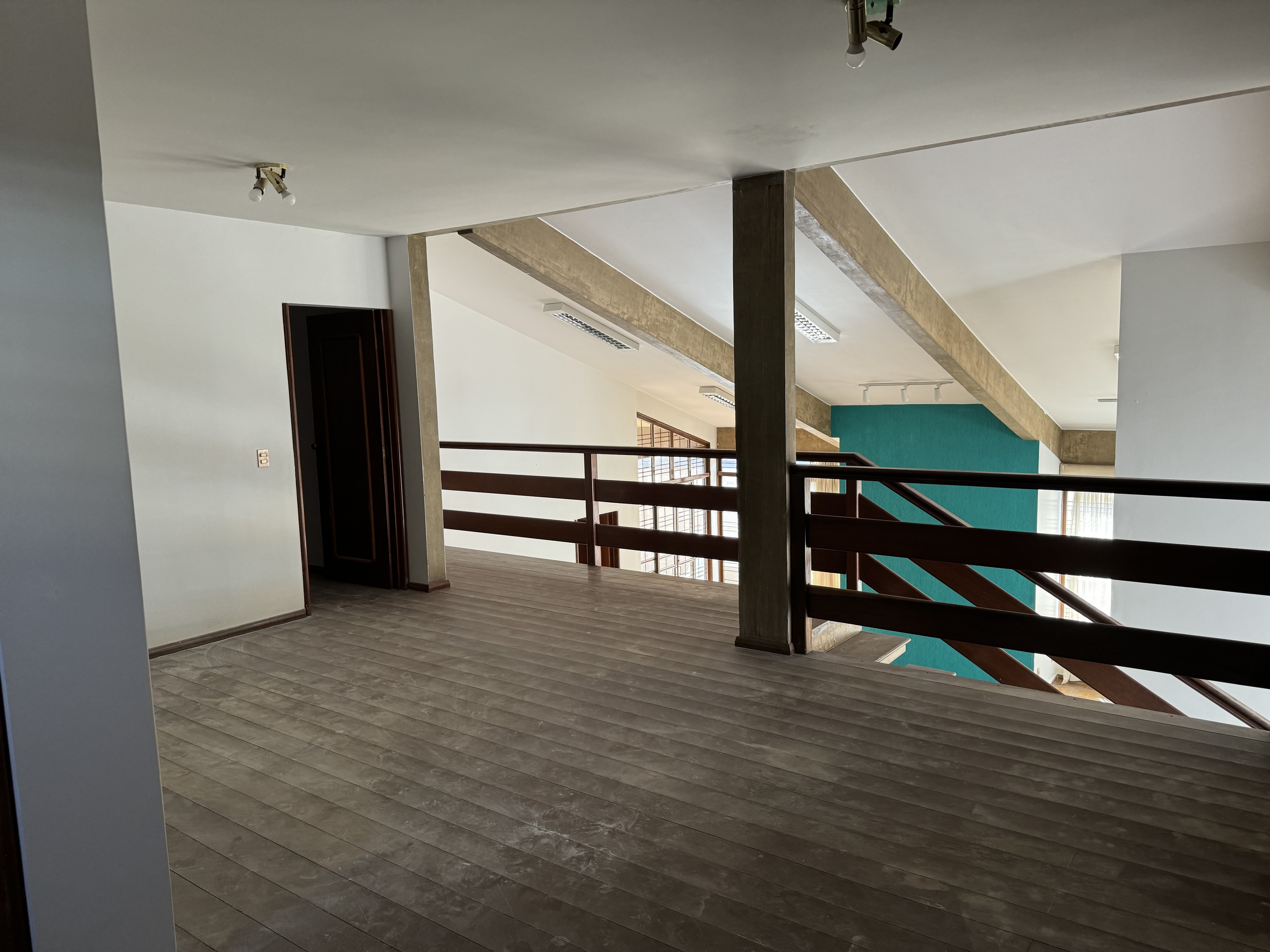 Imagem Sobrado com 5 Quartos para Alugar, 450 m²em Setor Bueno - Goiânia