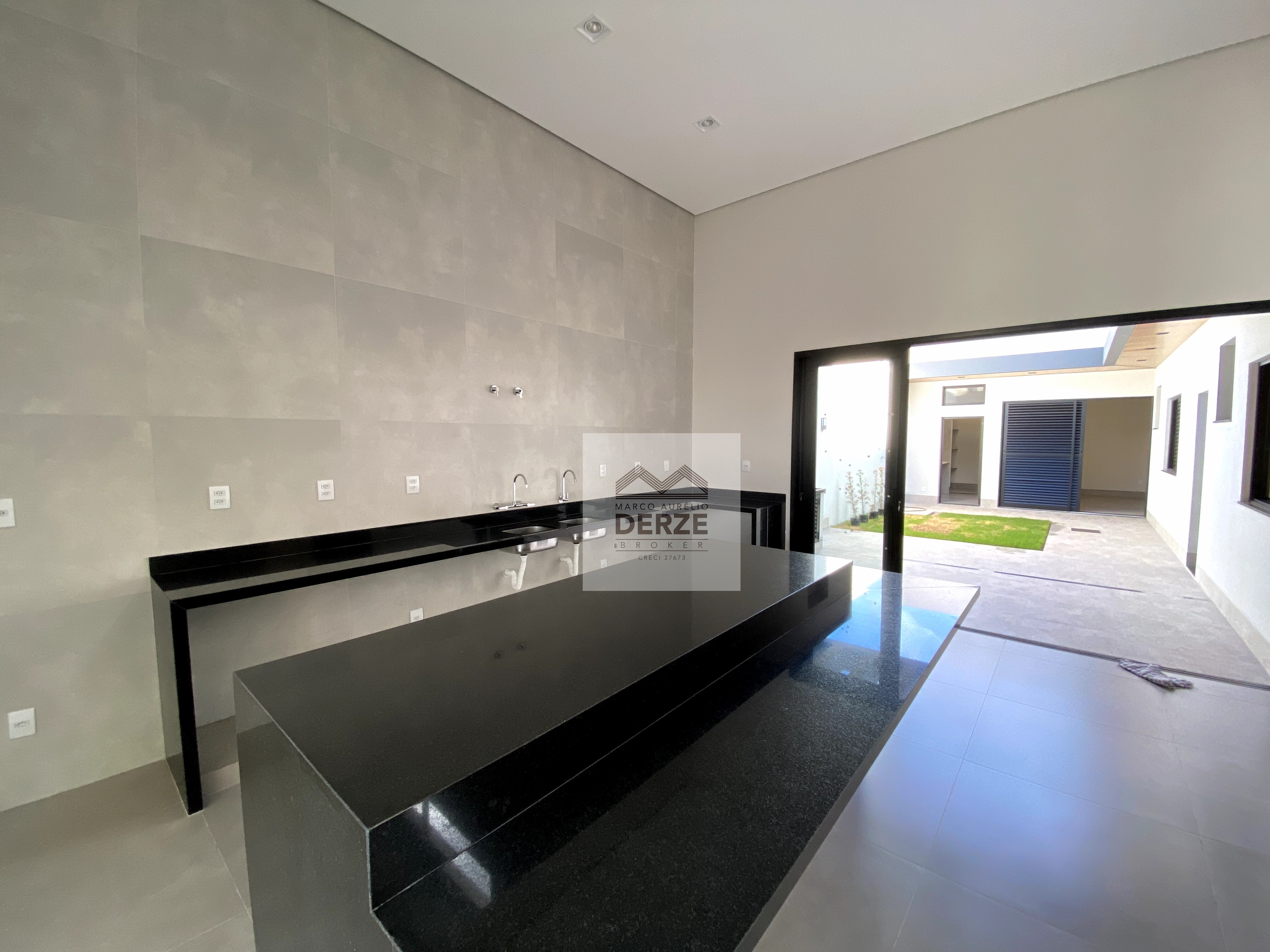 Imagem Casa com 3 Quartos à Venda, 210 m²em Vigilato Pereira - Uberlândia