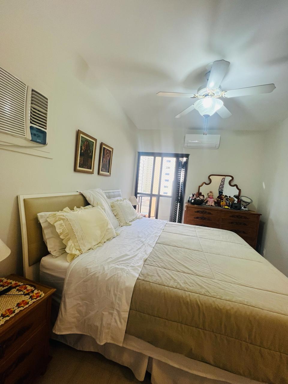 Imagem Apartamento com 4 Quartos à Venda, 167 m²em Cambuí - Campinas