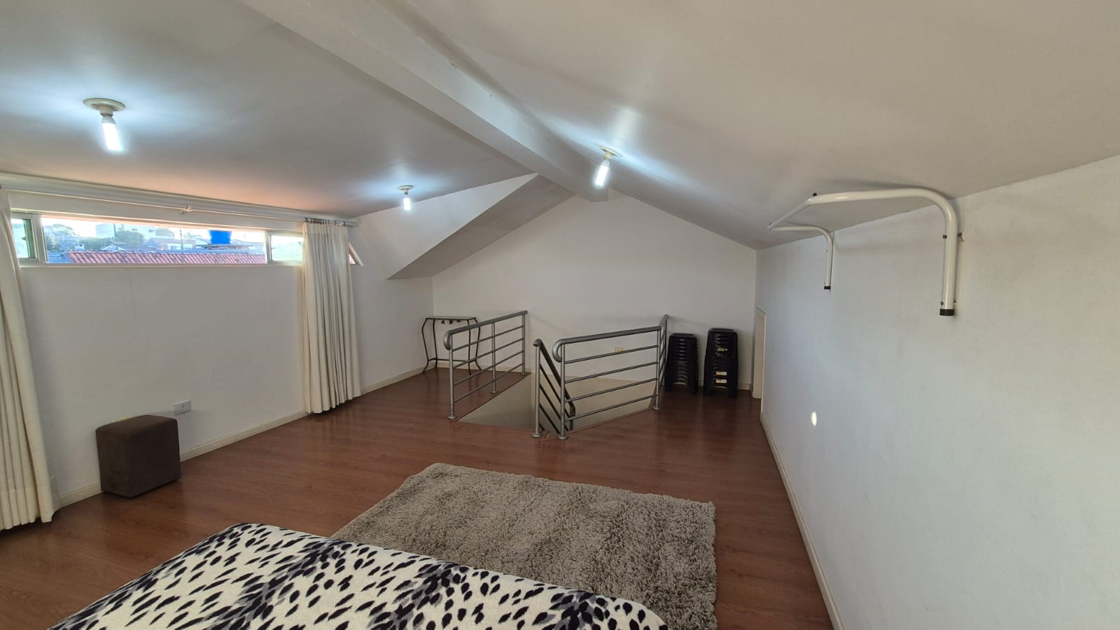 Imagem Sobrado com 3 Quartos à Venda, 177 m² em Cajuru - Curitiba