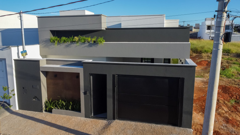 Imagem Casa com 3 Quartos à Venda, 145 m² em Aclimação - Uberlândia