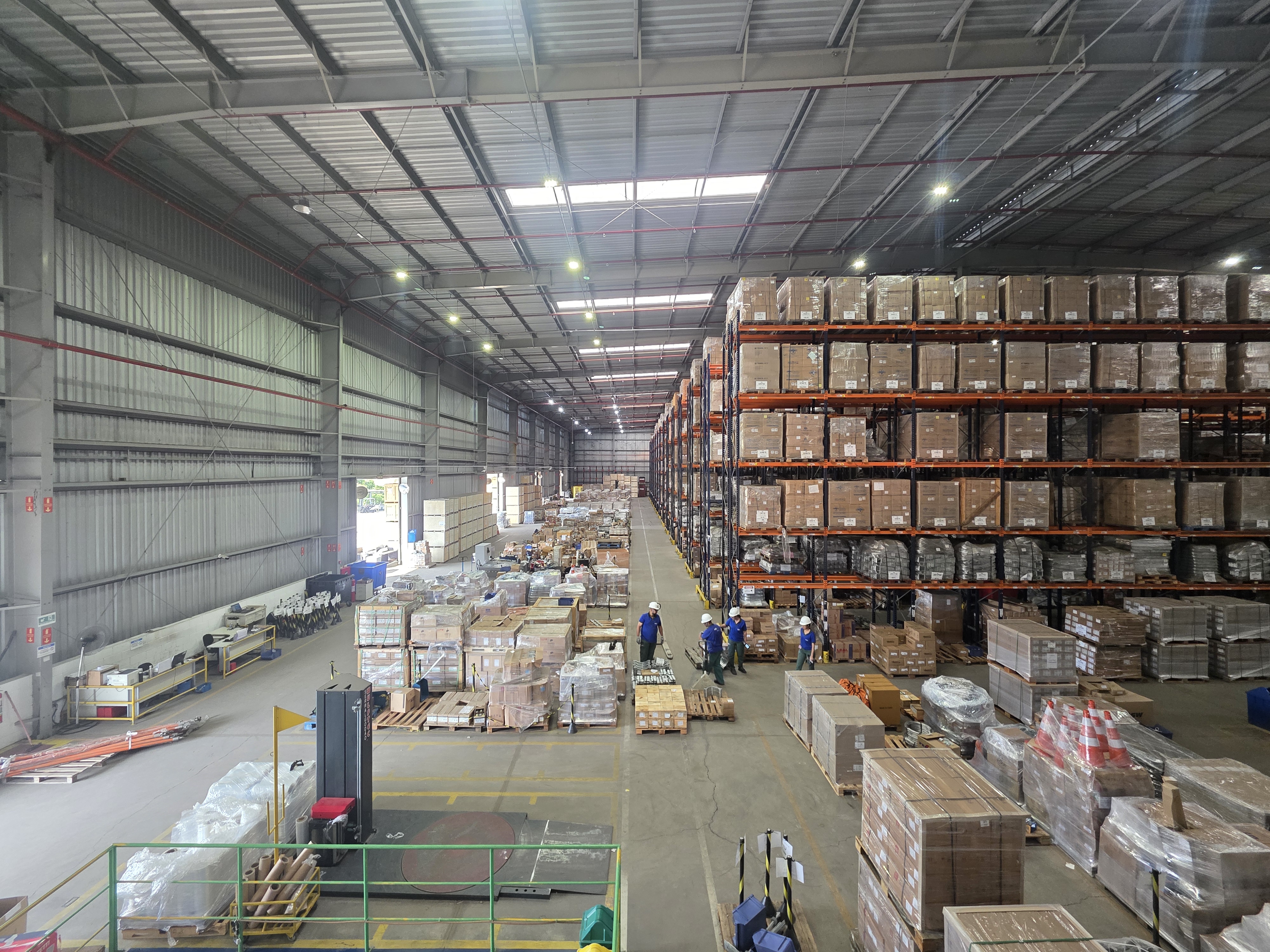 Imagem Galpão para Alugar, 7.600 m² em Jardim Vista Alegre - Embu das Artes