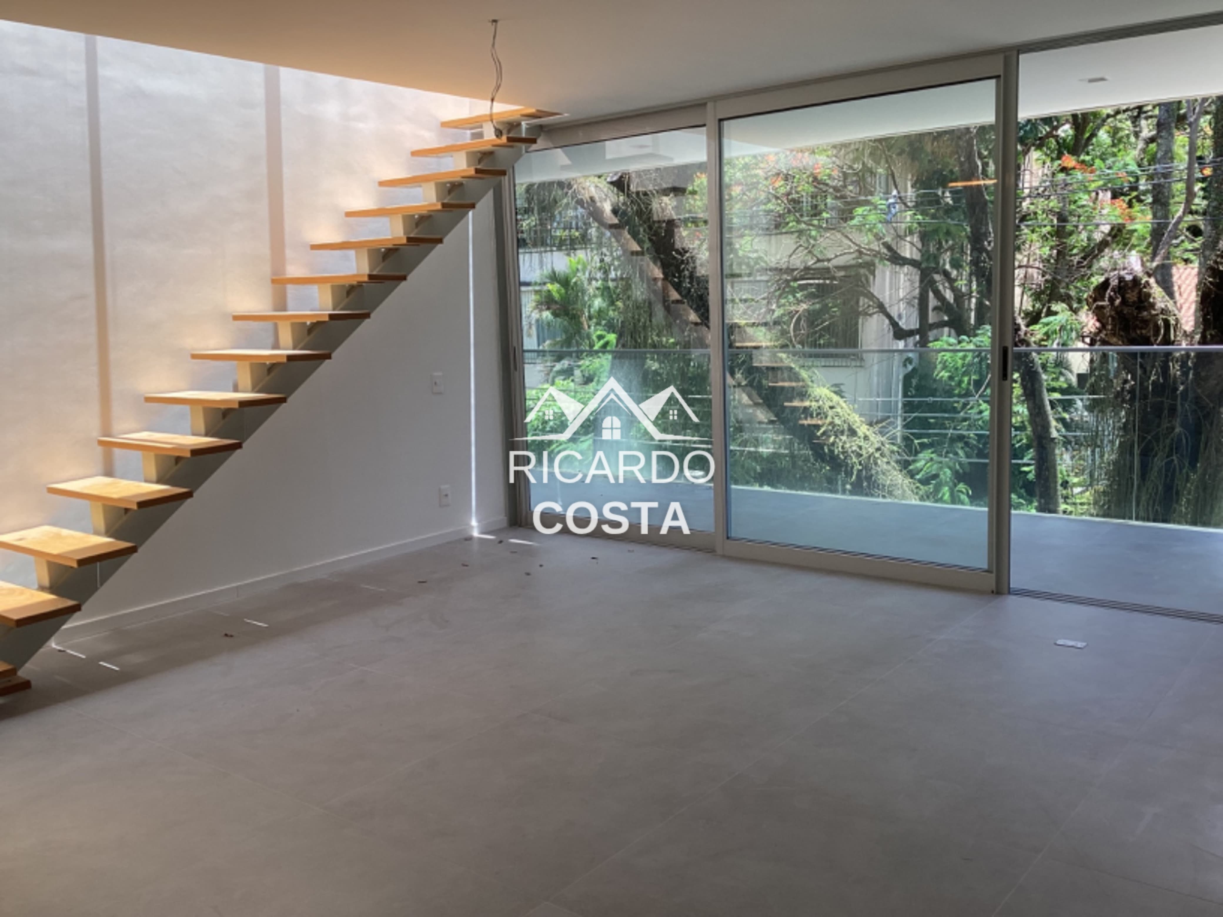 Cobertura com 2 Quartos à Venda ou Locação, 190 m² em Humaitá - Rio de Janeiro