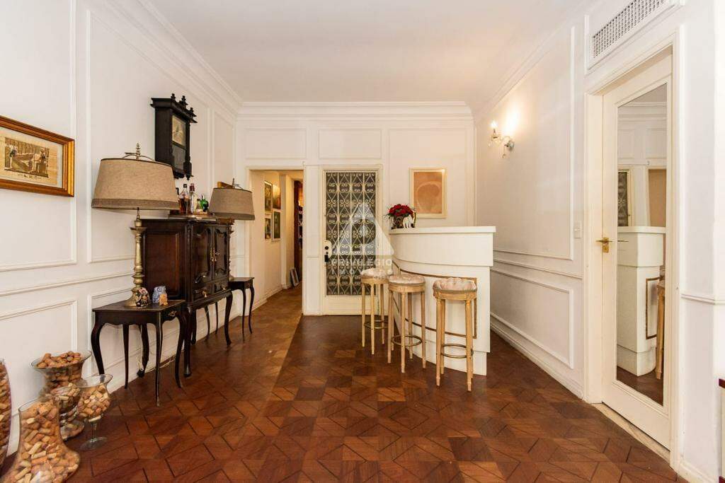Imagem Apartamento com 3 Quartos à Venda, 195 m²em Copacabana - Rio de Janeiro Imagem Apartamento com 3 Quartos à Venda, 195 m²em Copacabana - Rio de Janeiro