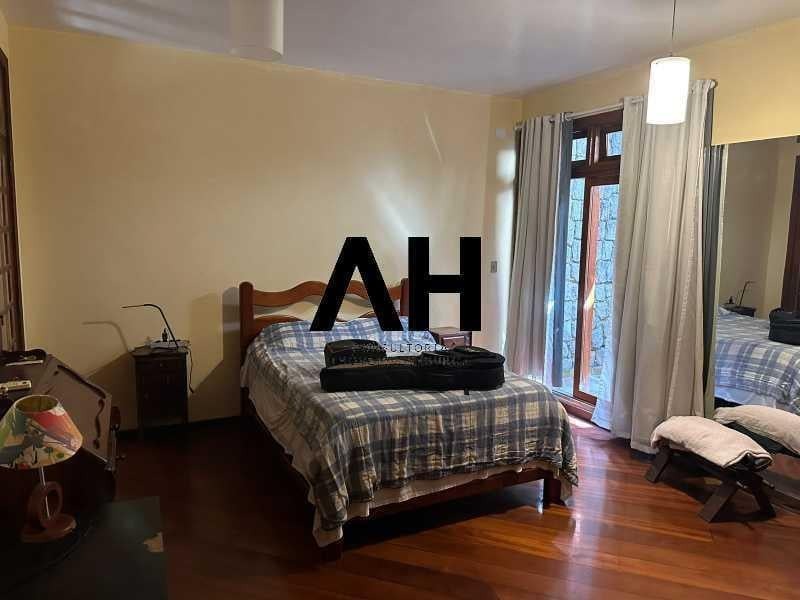 Imagem Casa com 4 Quartos à Venda, em Muriqui - Niterói Imagem Casa com 4 Quartos à Venda, em Muriqui - Niterói