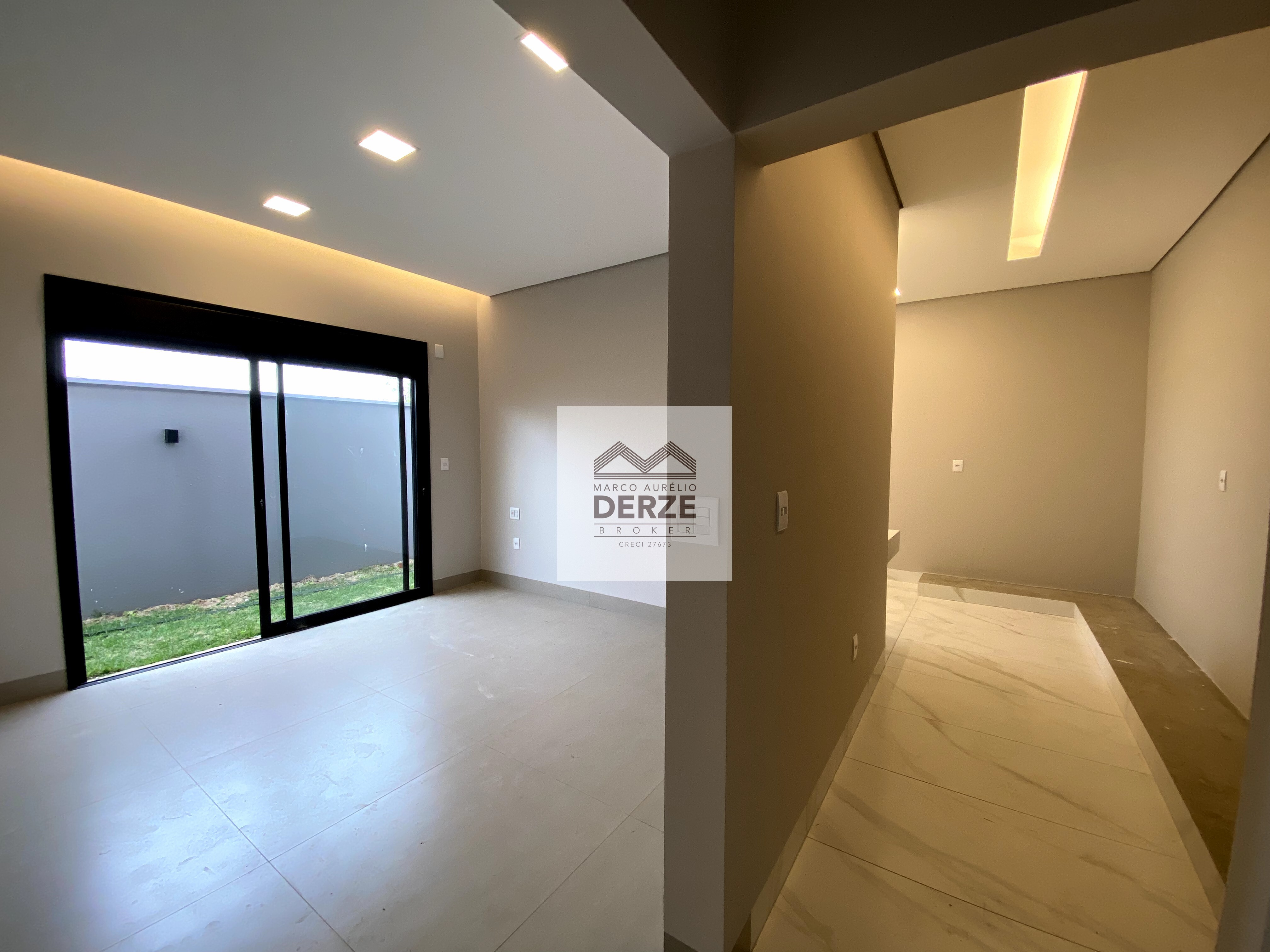 Imagem Casa com 3 Quartos à Venda, 252 m²em Jardim Inconfidência - Uberlândia