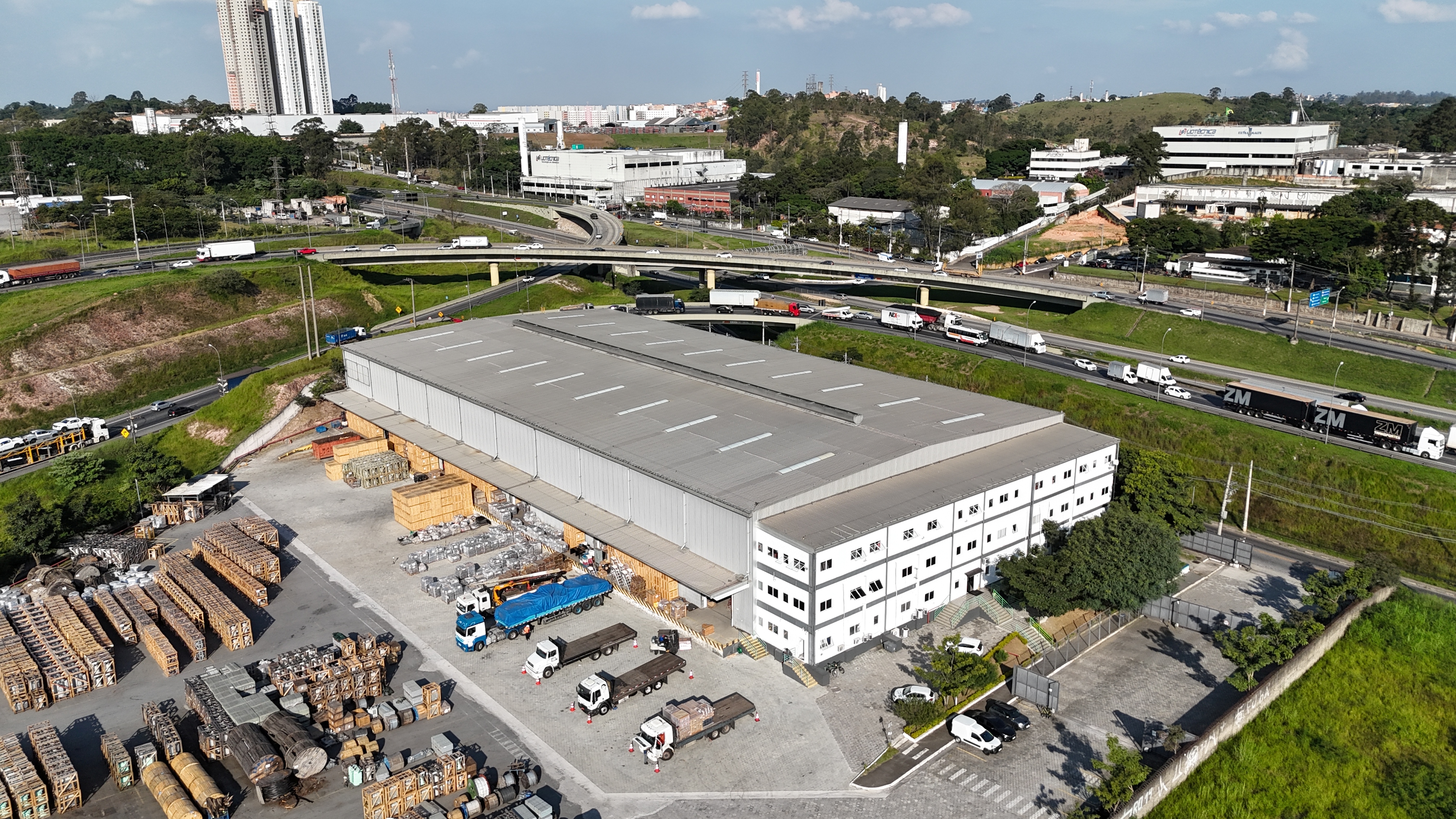 Imagem Galpão para Alugar, 7.600 m² em Jardim Vista Alegre - Embu das Artes