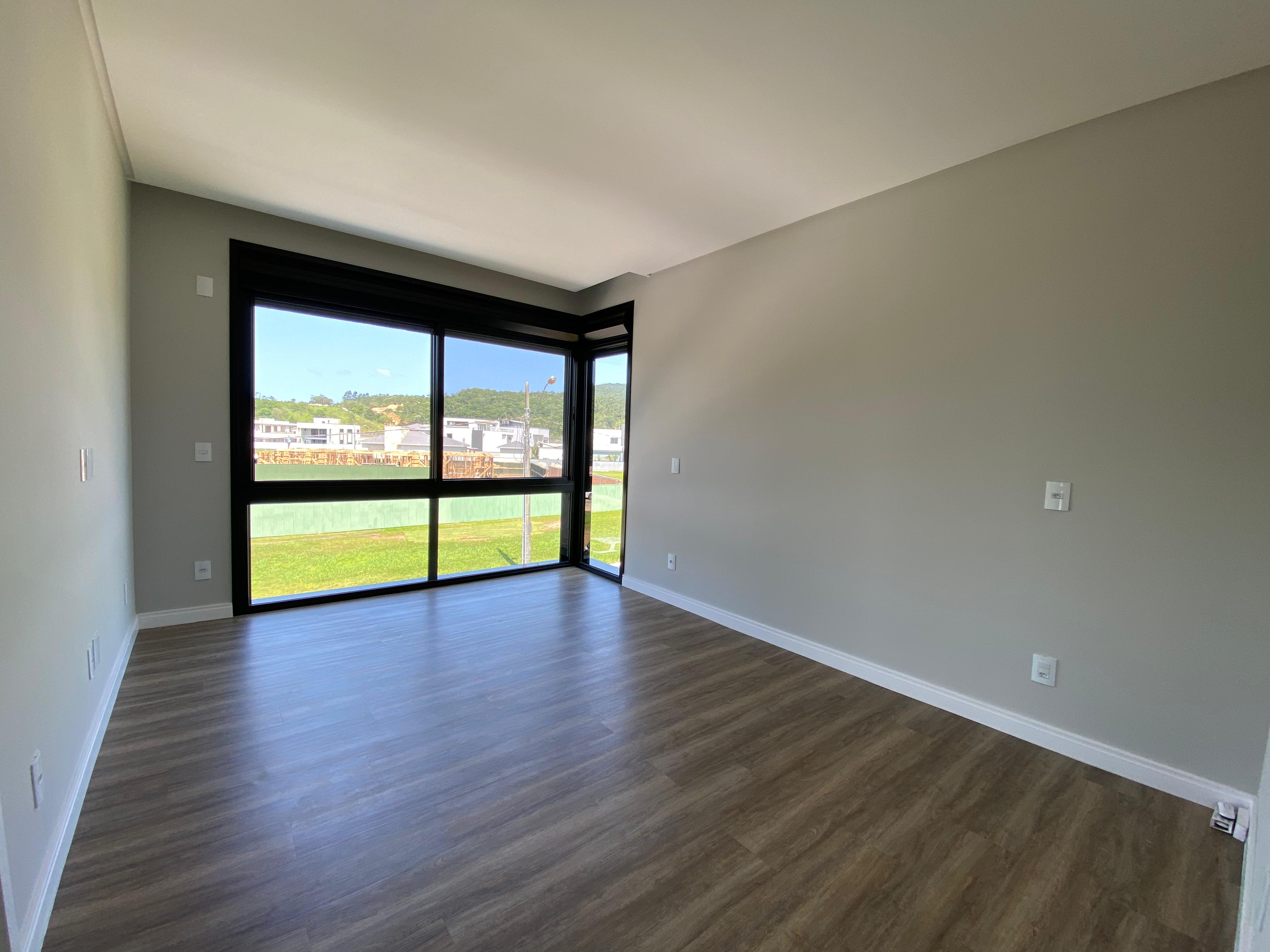Imagem Casa com 4 Quartos à Venda, 370 m²em Santa Regina - Camboriú Imagem Casa com 4 Quartos à Venda, 370 m²em Santa Regina - Camboriú